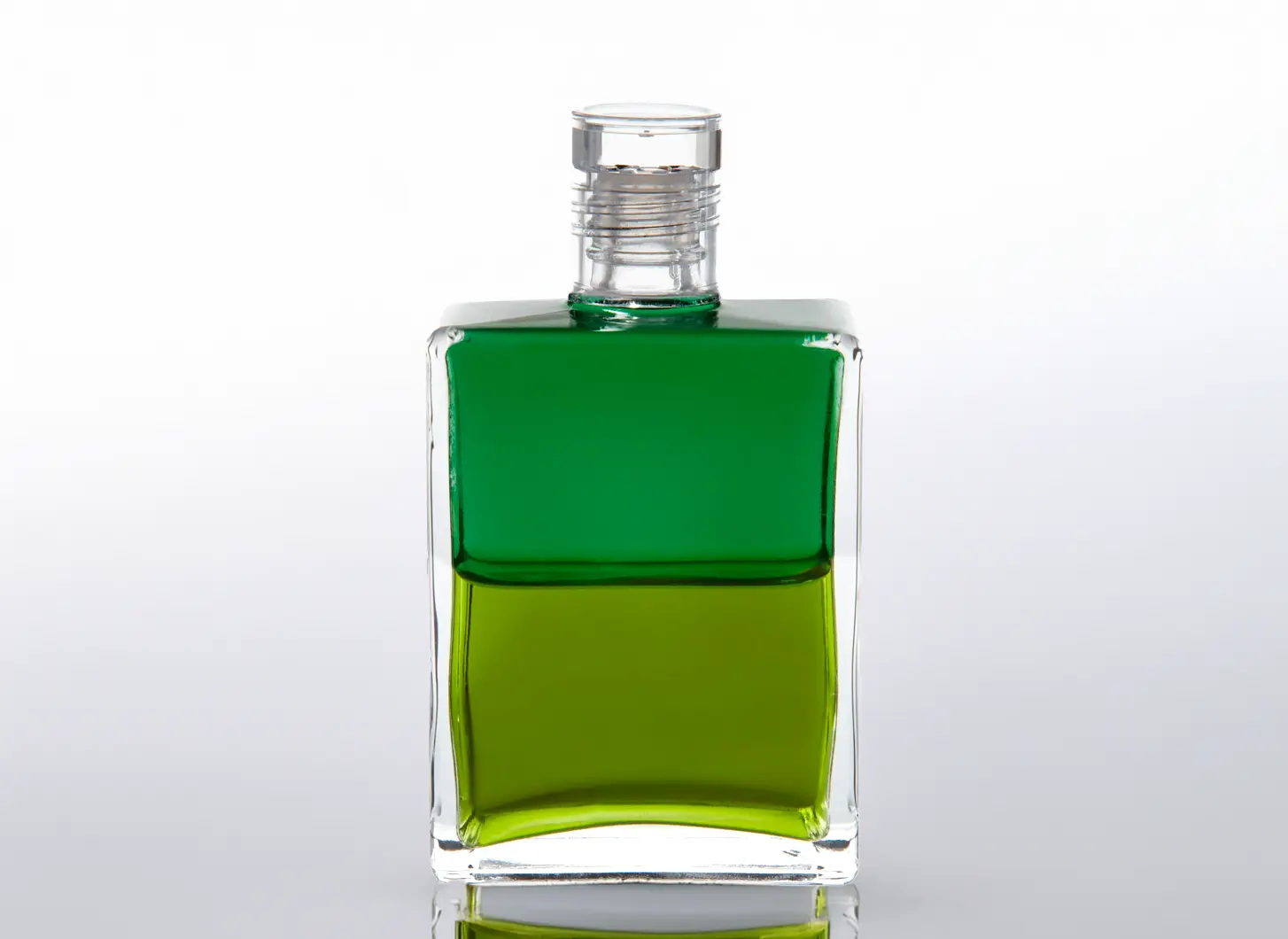 Aura-Soma Flasche Nr 113 mit den Farben Smaragdgrün über Olivegrün Aura-Soma Flasche Nr 113 mit den Farben Smaragdgrün über Olivegrün